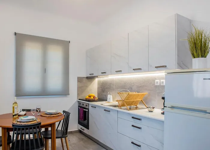 Family By The Sea Syros Apartamento